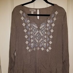 Dress barn Peasant top w design - 1X